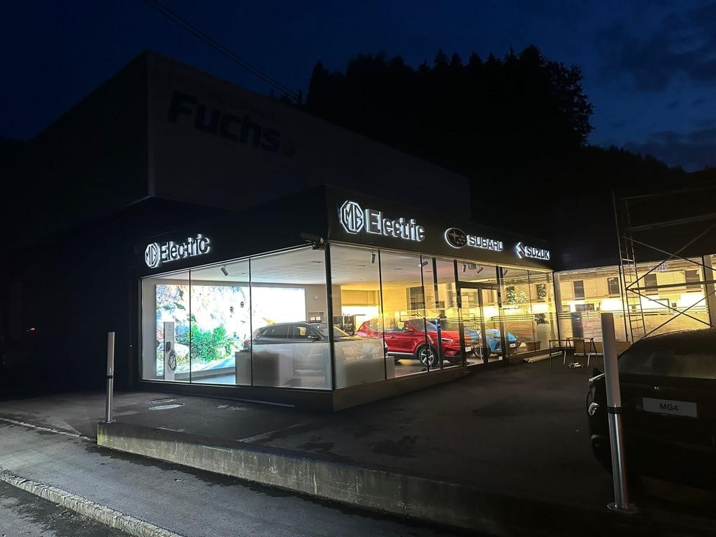 MG Signalisation beim Autohaus Fuchs in Itter ausgeführt mit den eleganten Profil 3S Buchstaben